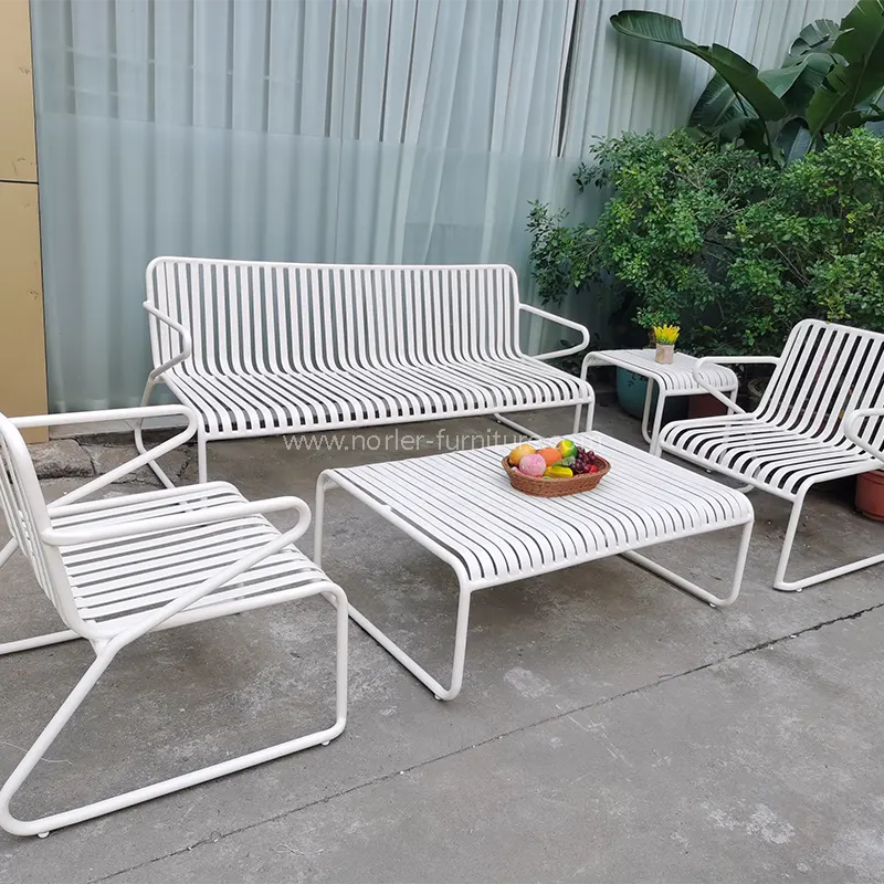 Чи можна залишати вуличні дивани взимку? Чи можна залишати вуличні дивани взимку?