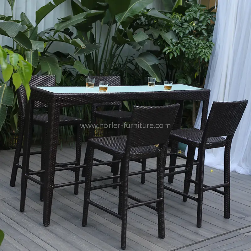 Як вибрати найкращий вуличний бар для вашого двору чи патіо