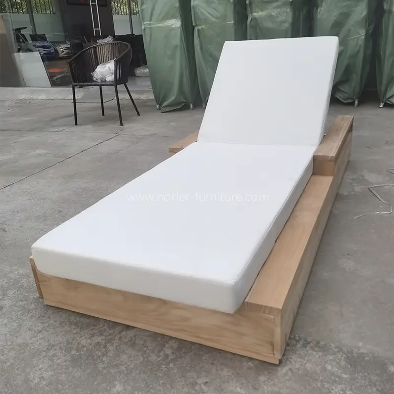Outdoor Luxury Waterproof Teak Wood Sun Lounger